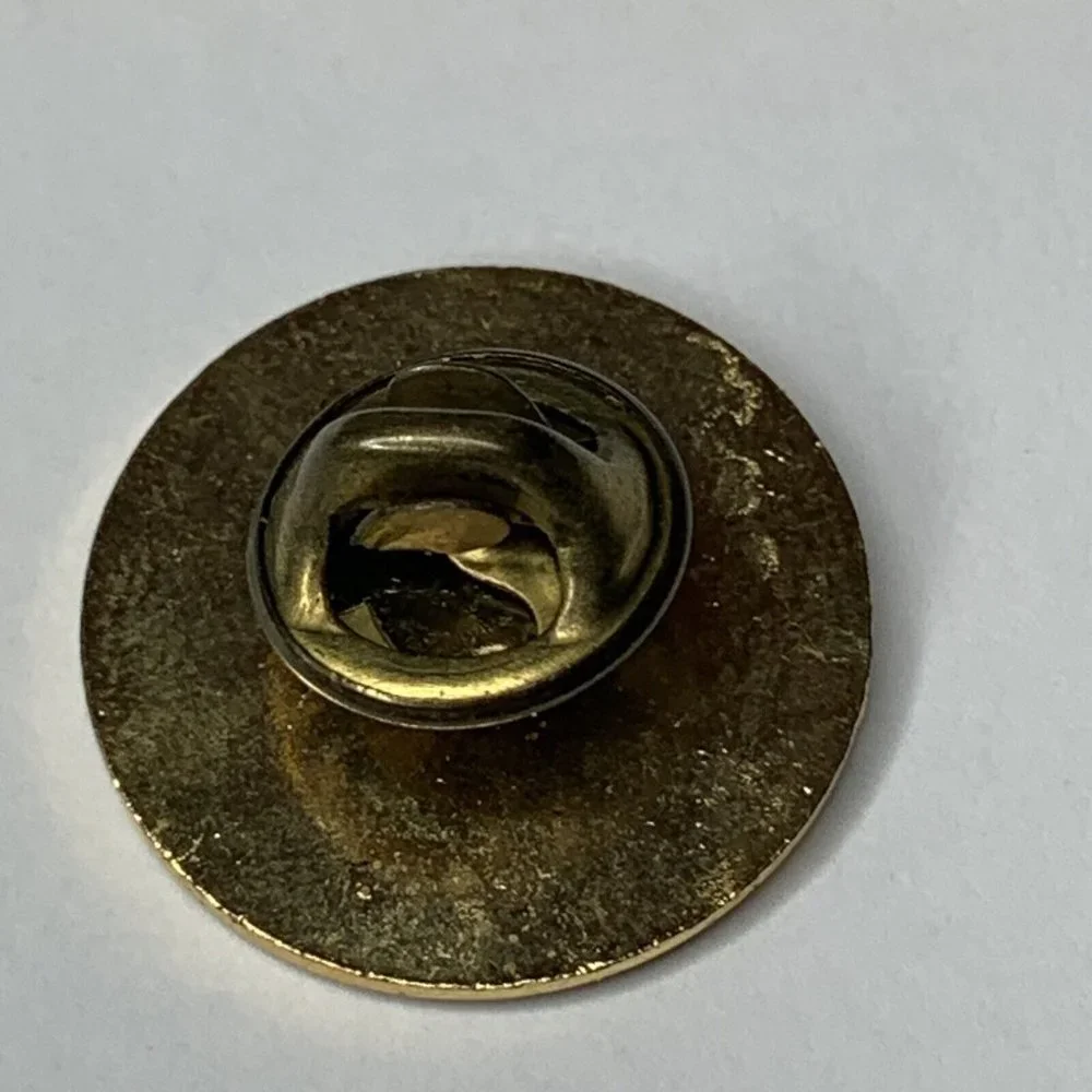 Central Texas Museum Of Automotive History Pin Rosanky, Texas Gold Tone - Picture 3 of 6